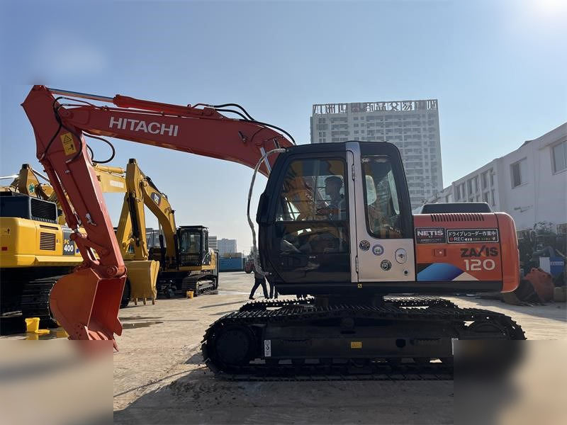 HITACHI ZX120 - Kāpurķēžu ekskavators: foto 1 HITACHI ZX120 - Kāpurķēžu ekskavators: foto 1