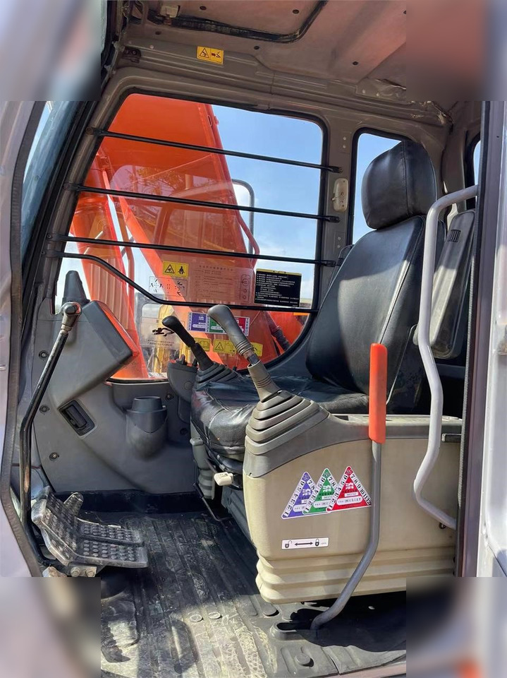 HITACHI ZX120 - Kāpurķēžu ekskavators: foto 4 HITACHI ZX120 - Kāpurķēžu ekskavators: foto 4
