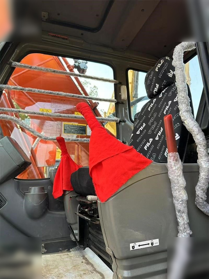 HITACHI ZX200-3G - Kāpurķēžu ekskavators: foto 5 HITACHI ZX200-3G - Kāpurķēžu ekskavators: foto 5