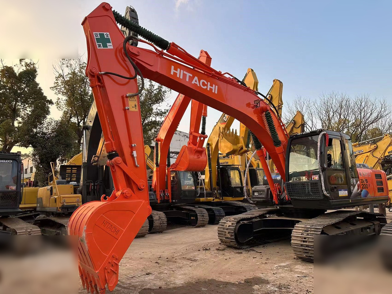 HITACHI ZX200-3G - Kāpurķēžu ekskavators: foto 1 HITACHI ZX200-3G - Kāpurķēžu ekskavators: foto 1