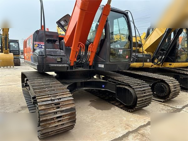 HITACHI ZX200-3G - Kāpurķēžu ekskavators: foto 2 HITACHI ZX200-3G - Kāpurķēžu ekskavators: foto 2