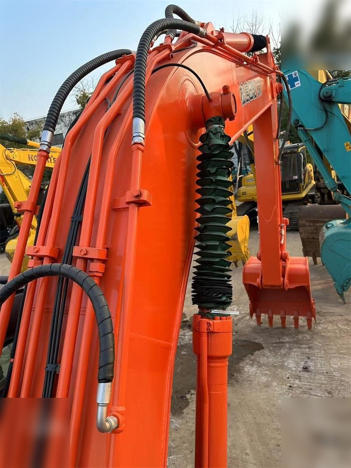 HITACHI ZX200-3G - Kāpurķēžu ekskavators: foto 4 HITACHI ZX200-3G - Kāpurķēžu ekskavators: foto 4