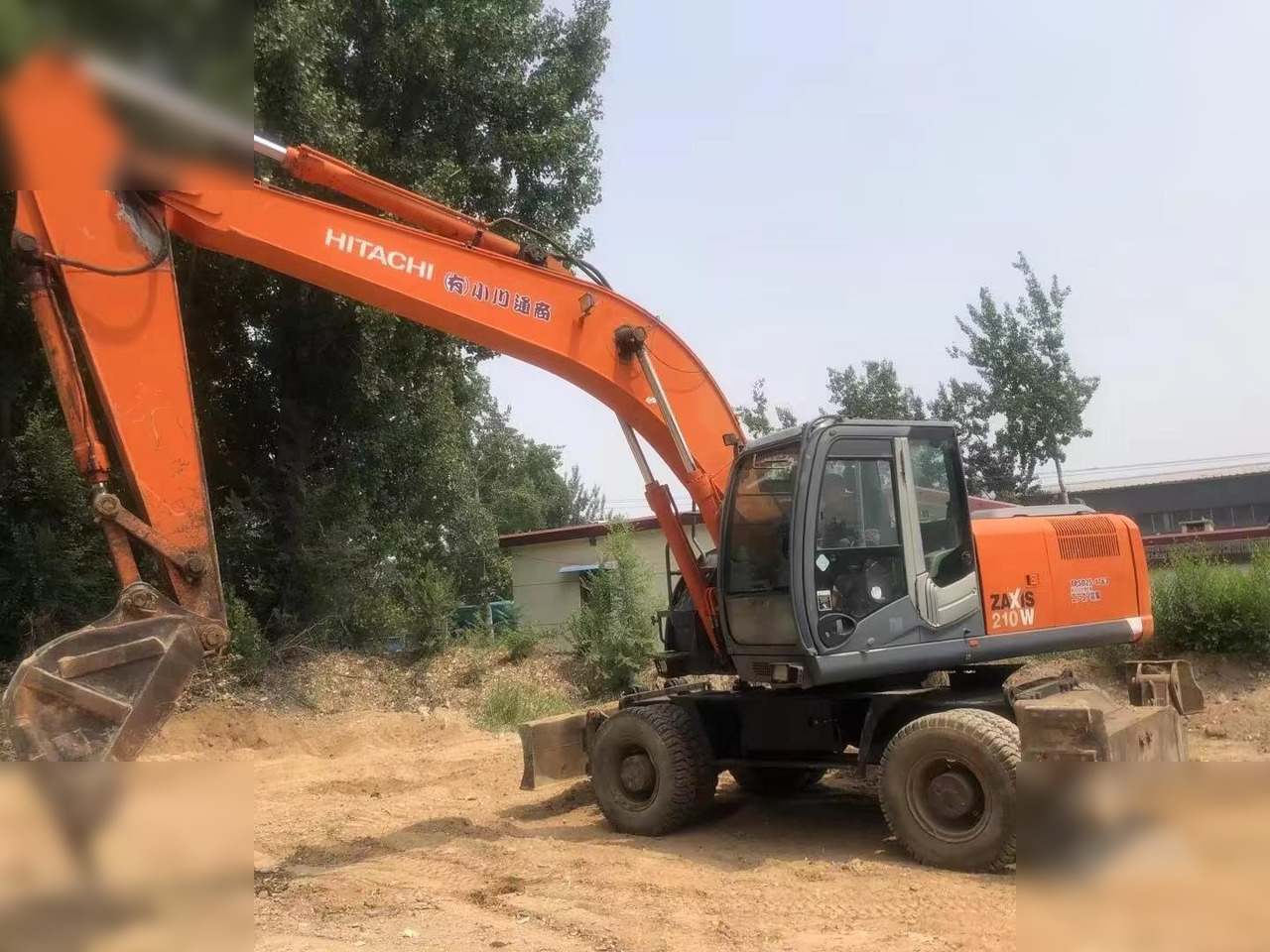 HITACHI ZX210W - Riteņu ekskavators: foto 3 HITACHI ZX210W - Riteņu ekskavators: foto 3