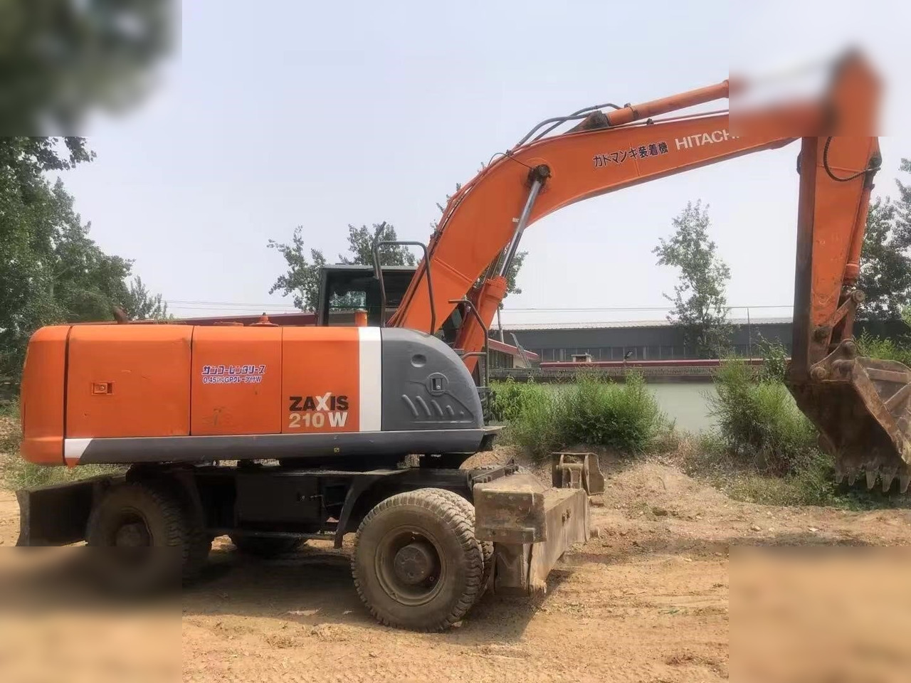 HITACHI ZX210W - Riteņu ekskavators: foto 2 HITACHI ZX210W - Riteņu ekskavators: foto 2
