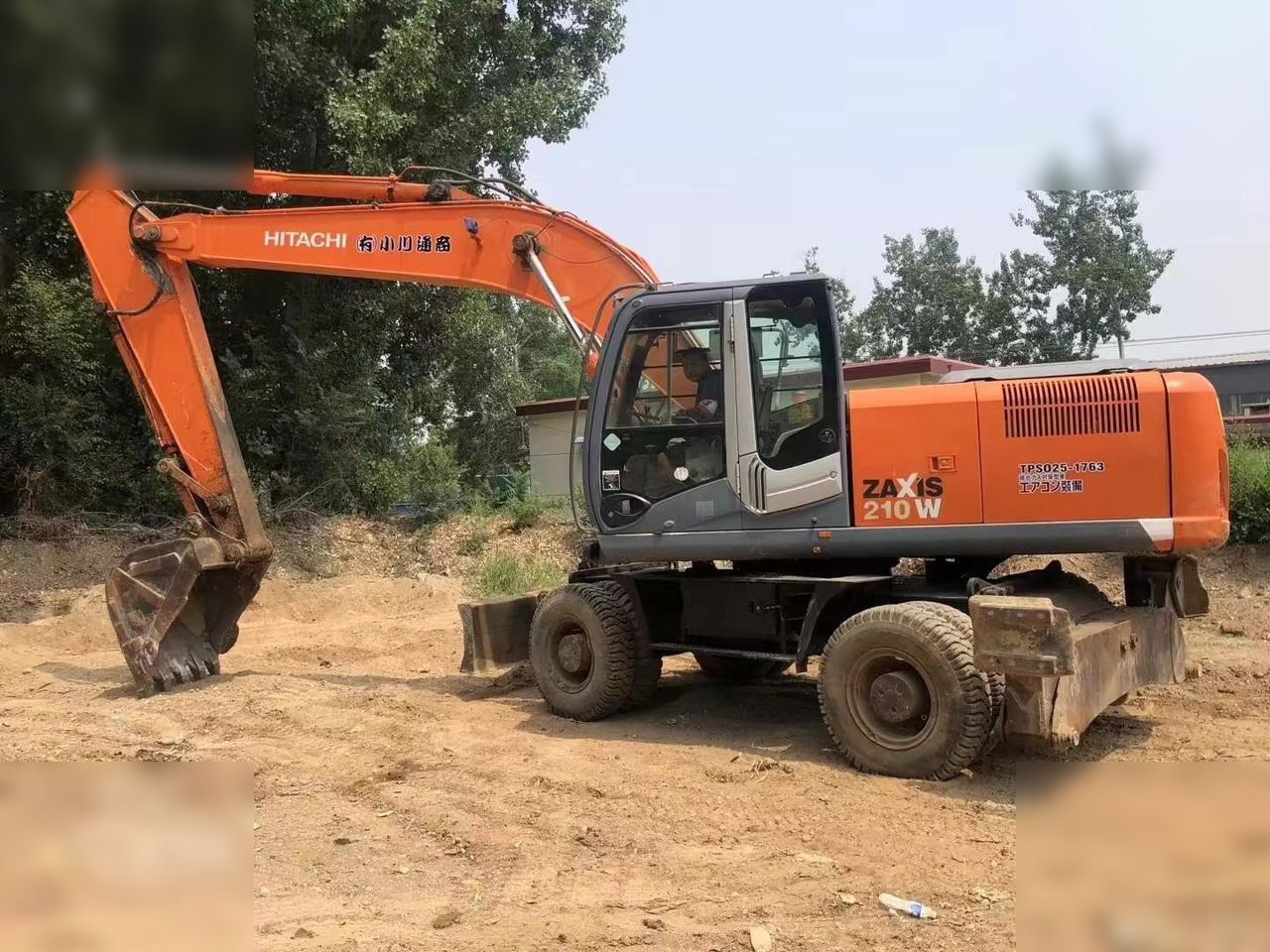HITACHI ZX210W - Riteņu ekskavators: foto 1 HITACHI ZX210W - Riteņu ekskavators: foto 1