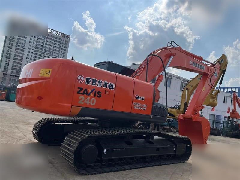 HITACHI ZX240 - Kāpurķēžu ekskavators: foto 2 HITACHI ZX240 - Kāpurķēžu ekskavators: foto 2