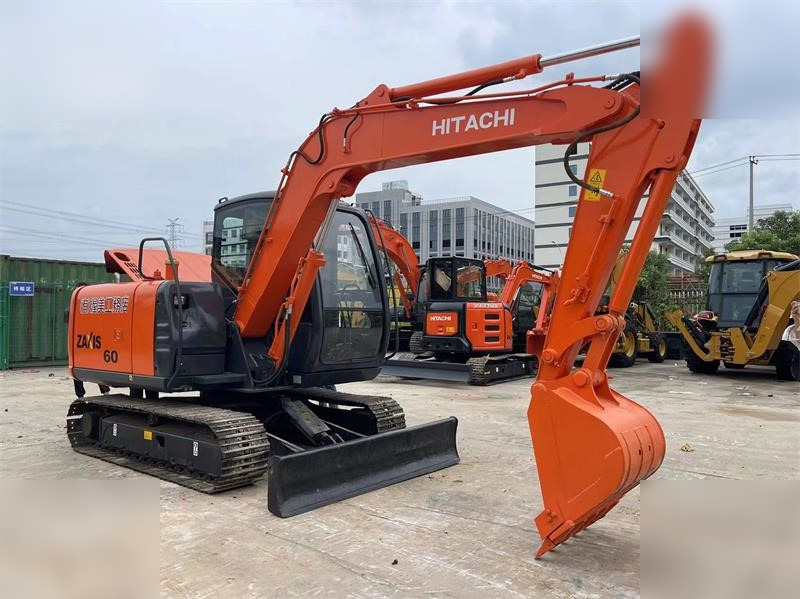HITACHI ZX60 - Kāpurķēžu ekskavators: foto 2 HITACHI ZX60 - Kāpurķēžu ekskavators: foto 2