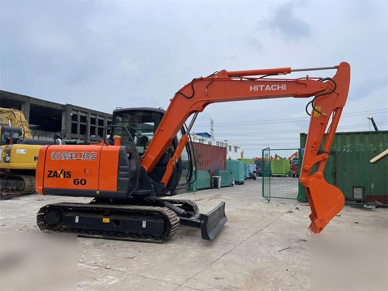 HITACHI ZX60 - Kāpurķēžu ekskavators: foto 2 HITACHI ZX60 - Kāpurķēžu ekskavators: foto 2
