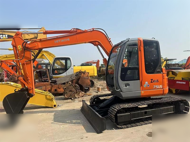 HITACHI ZX75US - Kāpurķēžu ekskavators: foto 1 HITACHI ZX75US - Kāpurķēžu ekskavators: foto 1