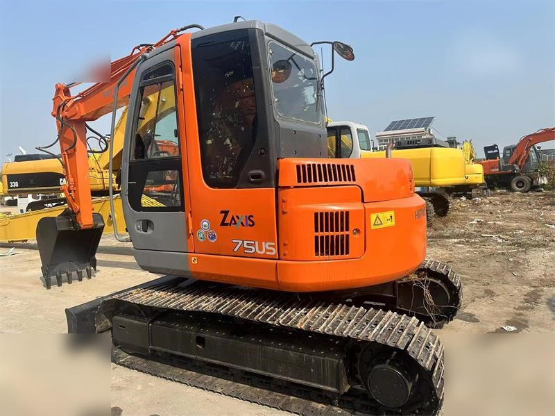 HITACHI ZX75US - Kāpurķēžu ekskavators: foto 2 HITACHI ZX75US - Kāpurķēžu ekskavators: foto 2