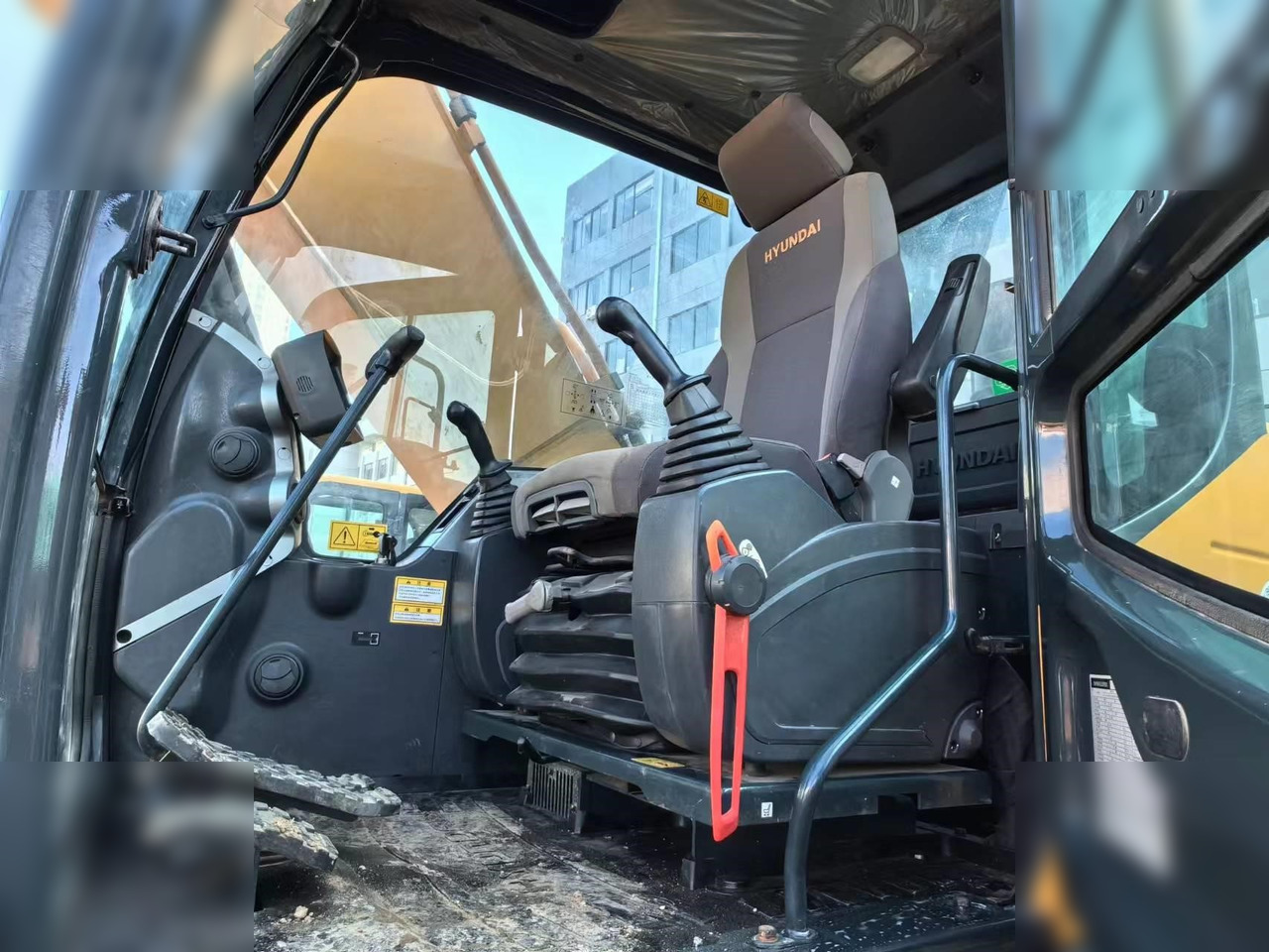 HYUNDAI 225LC-9 - Kāpurķēžu ekskavators: foto 4 HYUNDAI 225LC-9 - Kāpurķēžu ekskavators: foto 4