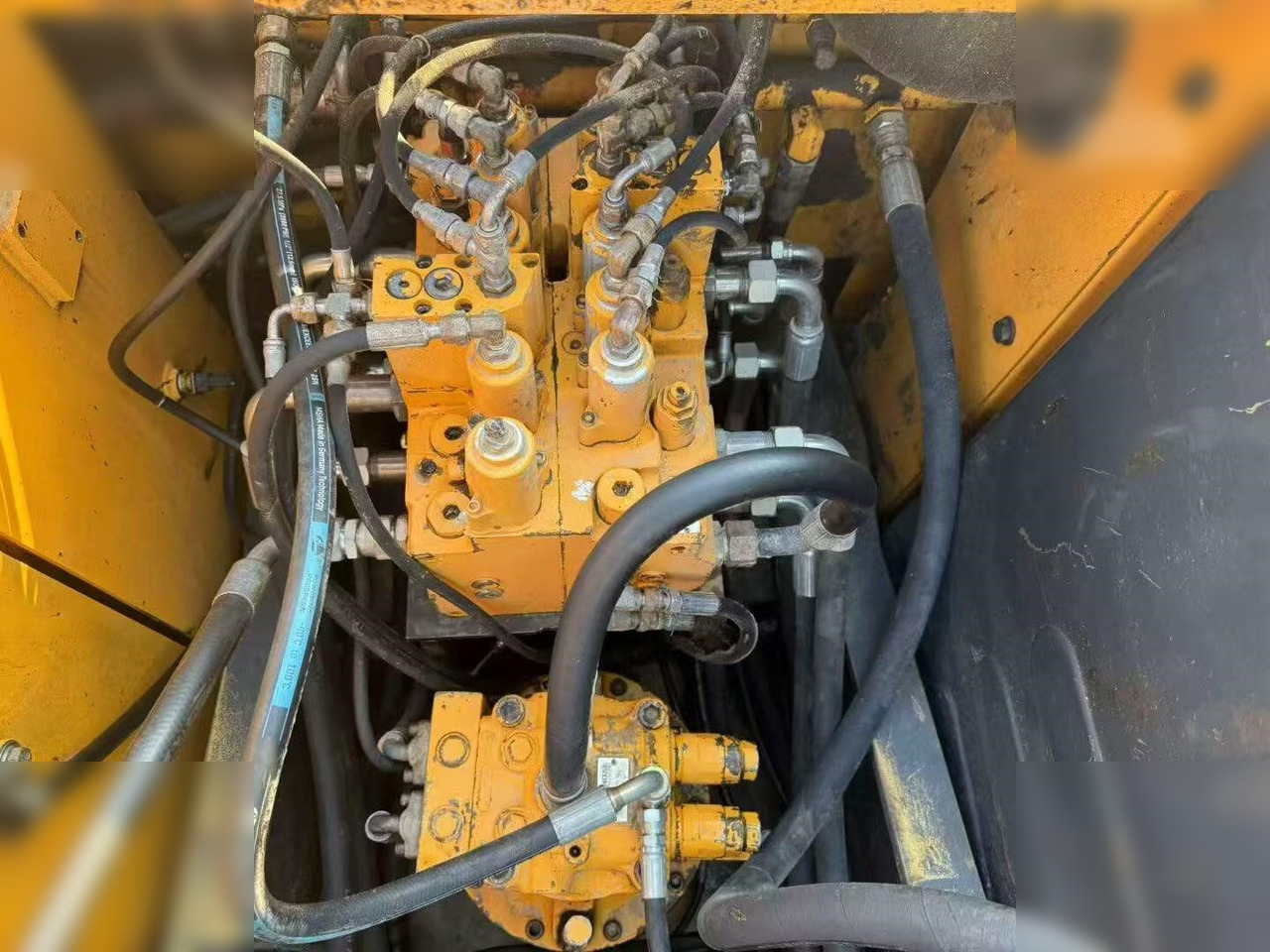 HYUNDAI ROBEX 150W-7A - Riteņu ekskavators: foto 5 HYUNDAI ROBEX 150W-7A - Riteņu ekskavators: foto 5