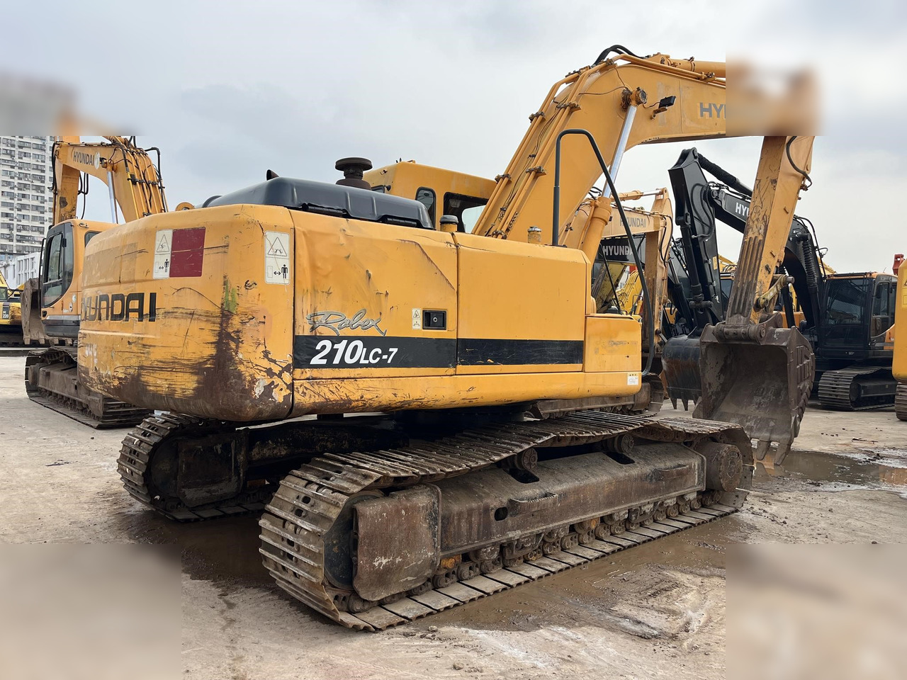 HYUNDAI ROBEX 210 LC-7 - Kāpurķēžu ekskavators: foto 1 HYUNDAI ROBEX 210 LC-7 - Kāpurķēžu ekskavators: foto 1