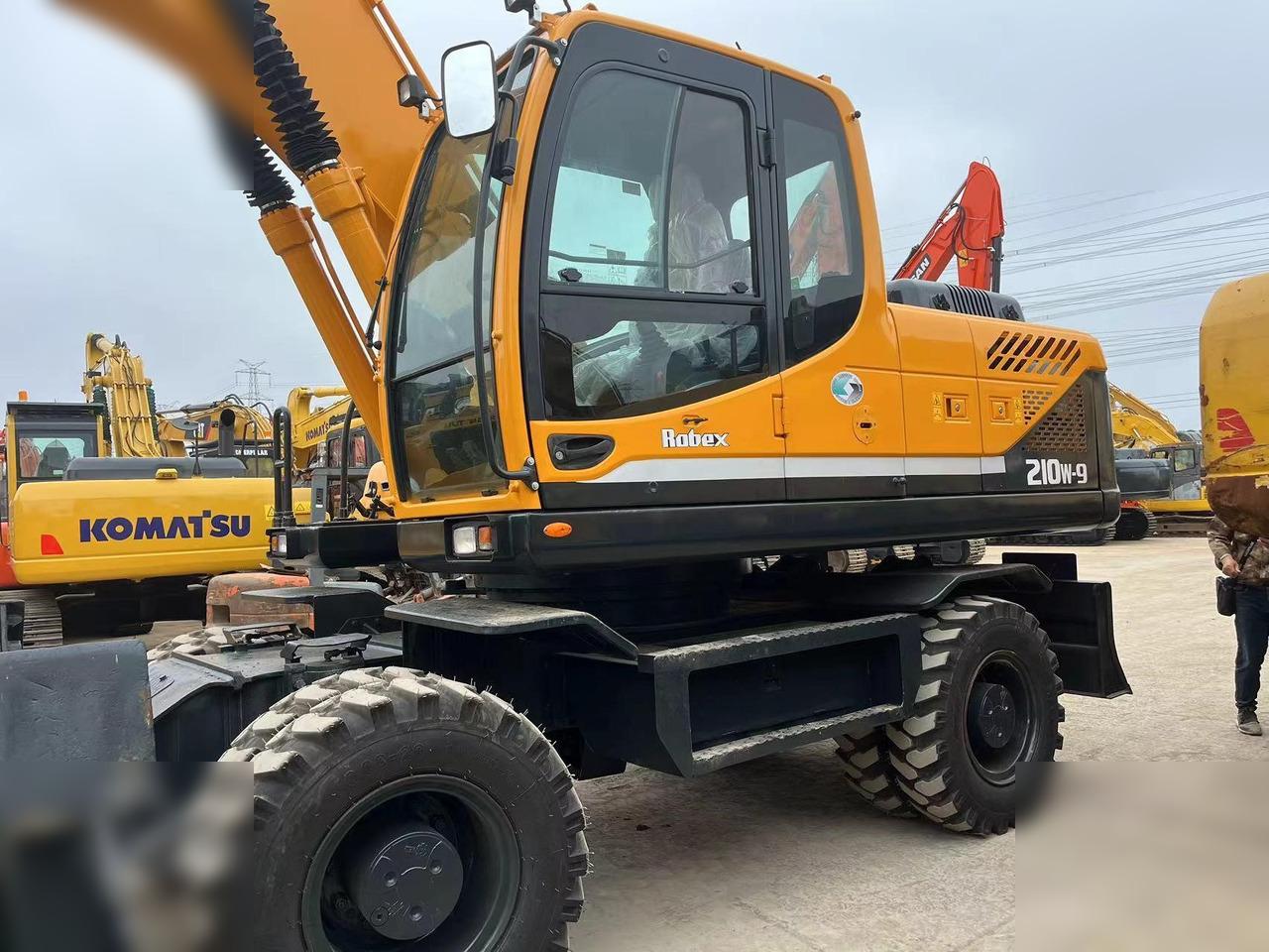 HYUNDAI ROBEX 210W-9 - Riteņu ekskavators: foto 4 HYUNDAI ROBEX 210W-9 - Riteņu ekskavators: foto 4