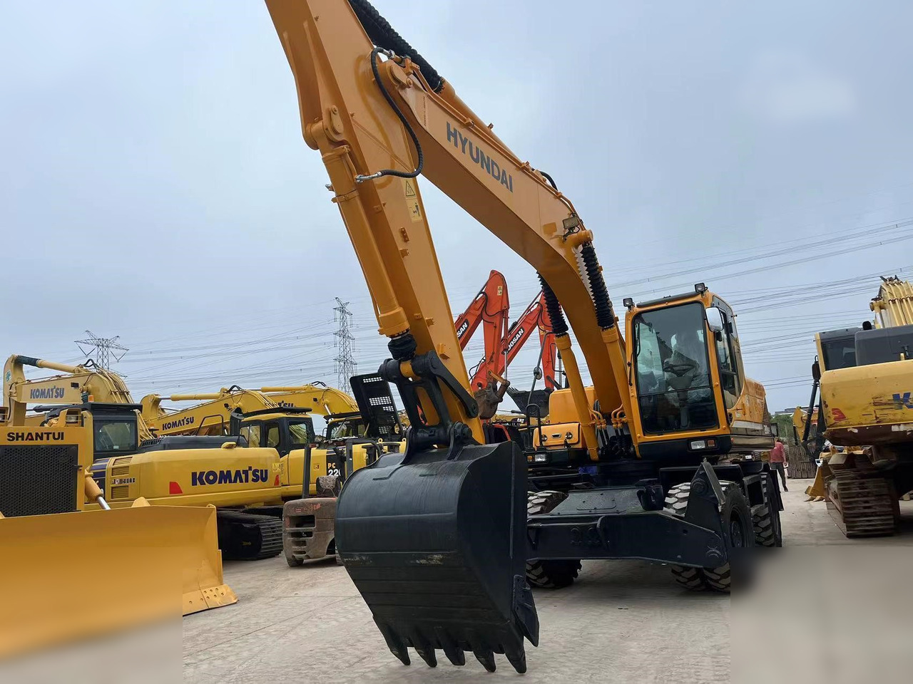 HYUNDAI ROBEX 210W-9 - Riteņu ekskavators: foto 5 HYUNDAI ROBEX 210W-9 - Riteņu ekskavators: foto 5