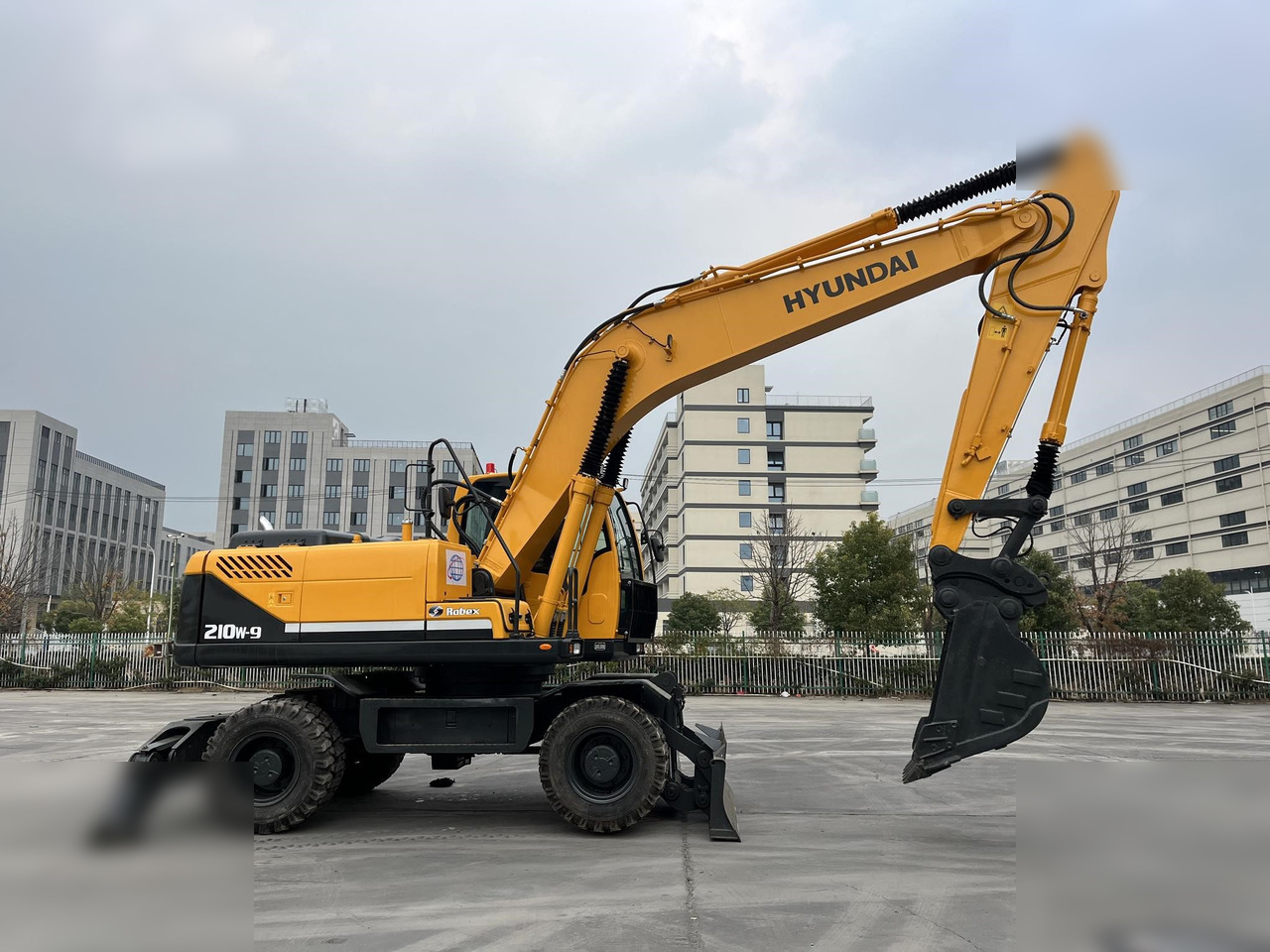 HYUNDAI ROBEX 210W-9 - Riteņu ekskavators: foto 4 HYUNDAI ROBEX 210W-9 - Riteņu ekskavators: foto 4