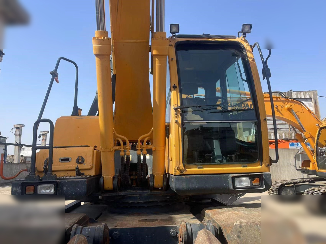 HYUNDAI ROBEX 210W-9 - Riteņu ekskavators: foto 5 HYUNDAI ROBEX 210W-9 - Riteņu ekskavators: foto 5