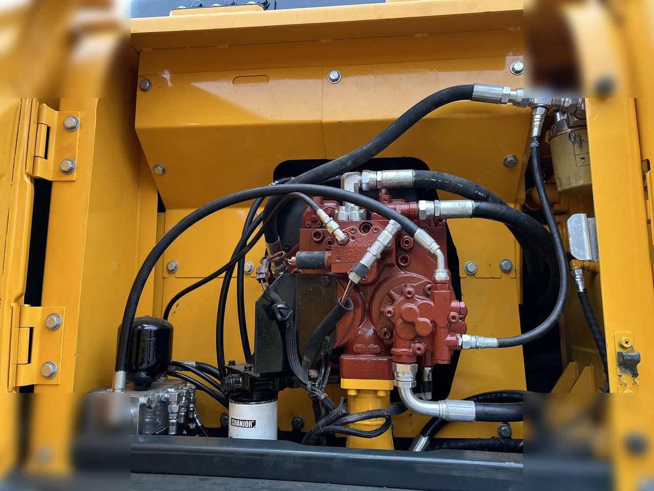 HYUNDAI ROBEX 210W-9 - Riteņu ekskavators: foto 5 HYUNDAI ROBEX 210W-9 - Riteņu ekskavators: foto 5