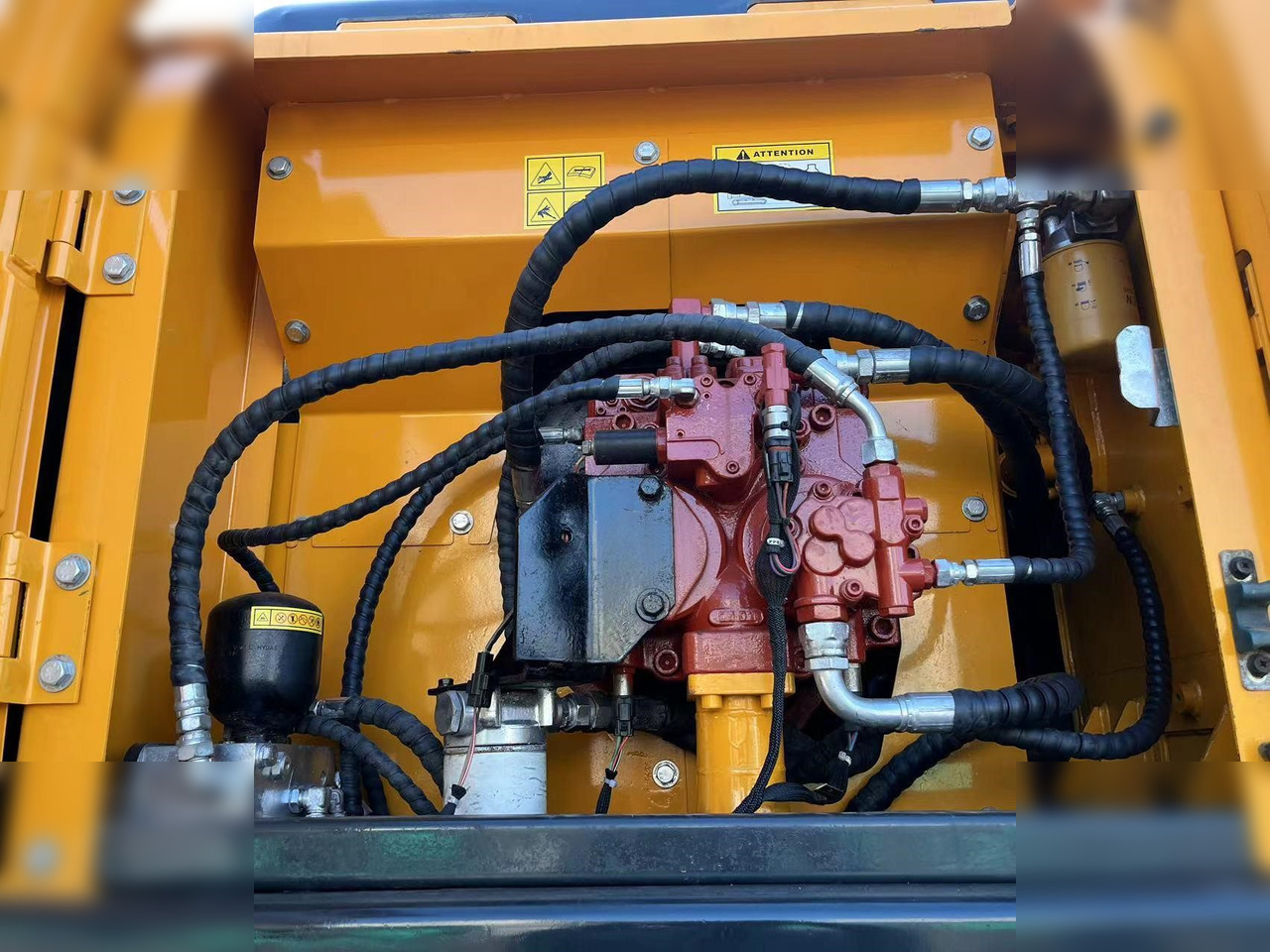 HYUNDAI ROBEX 210W-9 - Riteņu ekskavators: foto 5 HYUNDAI ROBEX 210W-9 - Riteņu ekskavators: foto 5