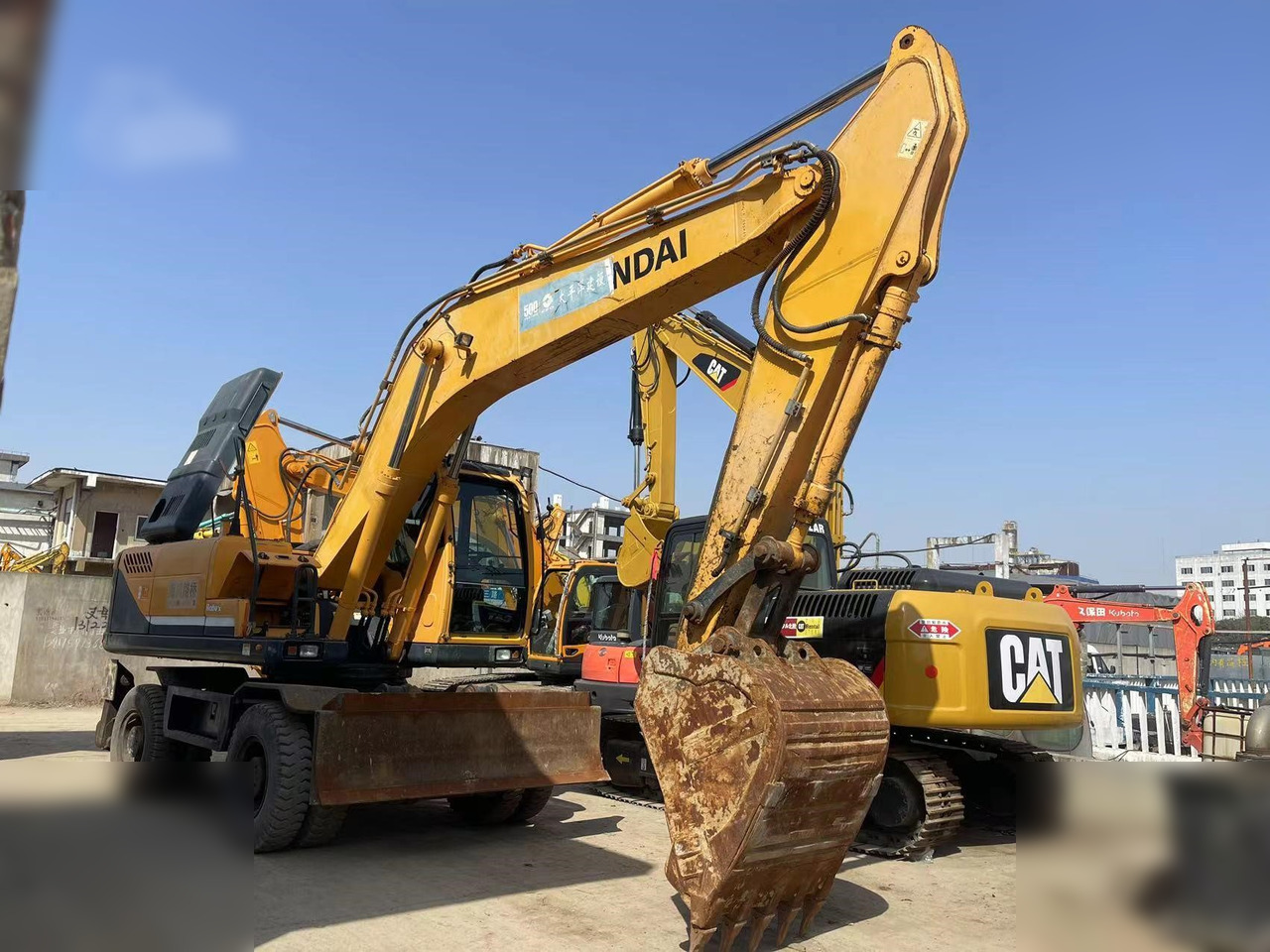 HYUNDAI ROBEX 210W-9 - Riteņu ekskavators: foto 1 HYUNDAI ROBEX 210W-9 - Riteņu ekskavators: foto 1