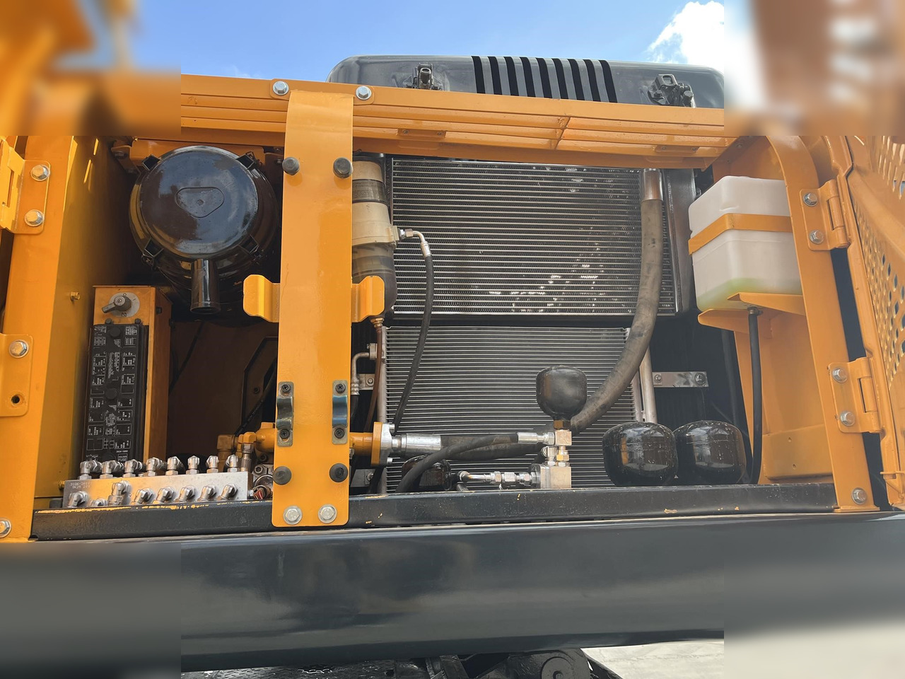 HYUNDAI ROBEX 210W-9 - Riteņu ekskavators: foto 5 HYUNDAI ROBEX 210W-9 - Riteņu ekskavators: foto 5