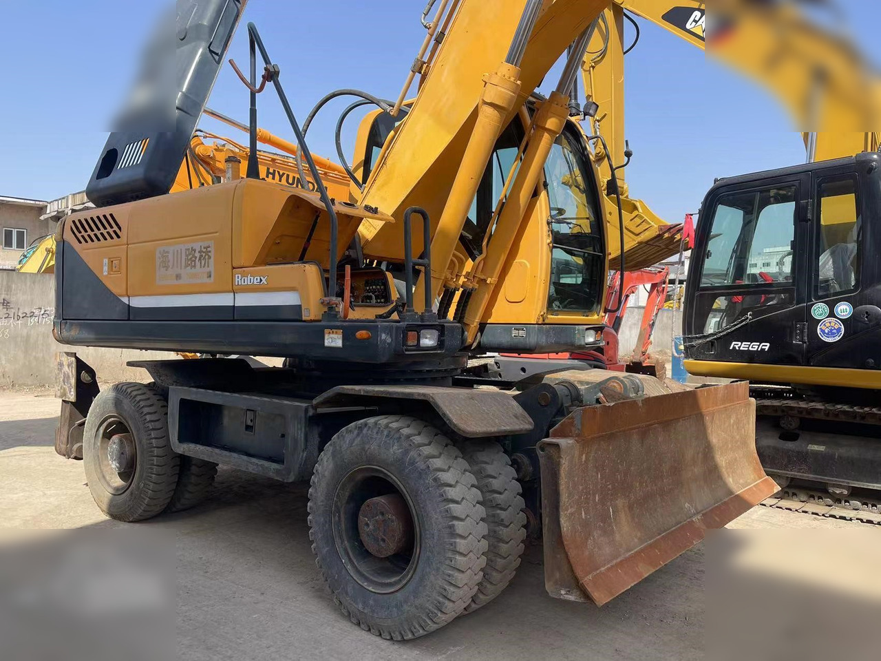 HYUNDAI ROBEX 210W-9 - Riteņu ekskavators: foto 2 HYUNDAI ROBEX 210W-9 - Riteņu ekskavators: foto 2