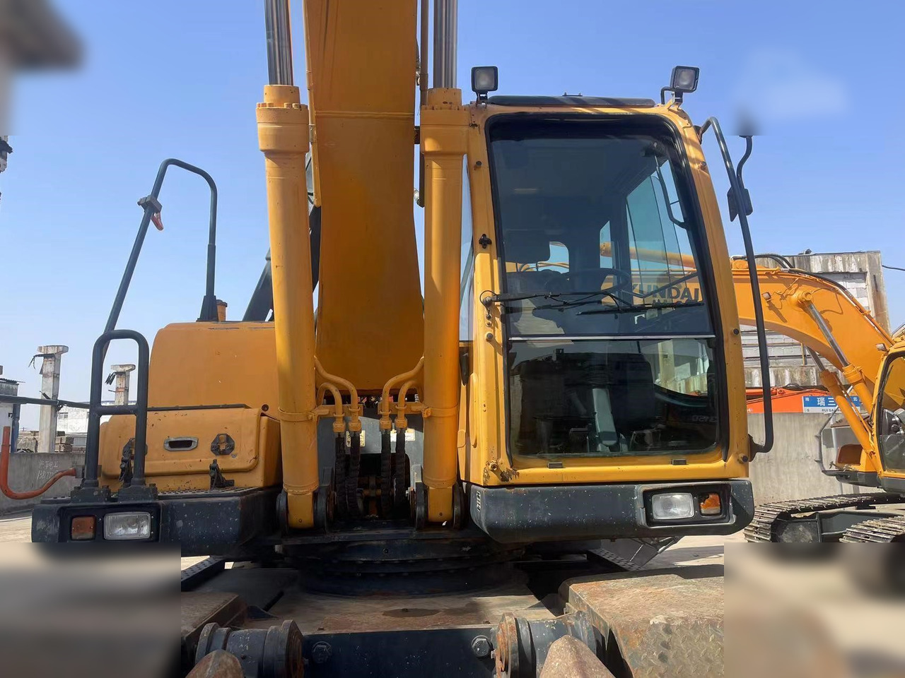 HYUNDAI ROBEX 210W-9 - Riteņu ekskavators: foto 4 HYUNDAI ROBEX 210W-9 - Riteņu ekskavators: foto 4