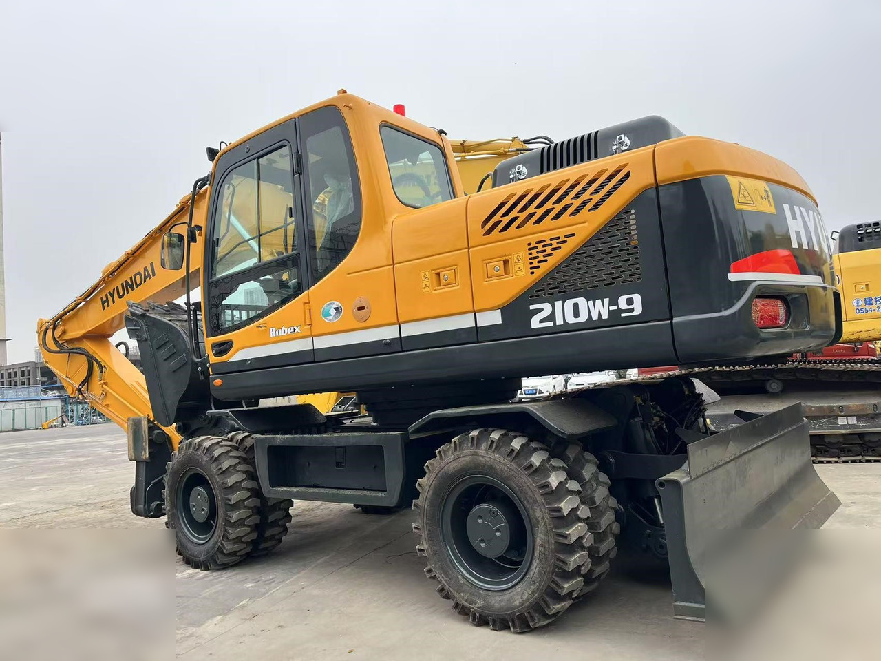 HYUNDAI ROBEX 210W-9S - Riteņu ekskavators: foto 1 HYUNDAI ROBEX 210W-9S - Riteņu ekskavators: foto 1