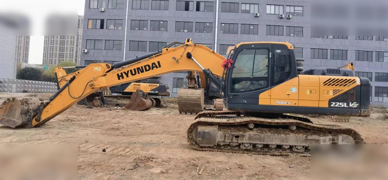 HYUNDAI ROBEX 225 LC-9T - Kāpurķēžu ekskavators: foto 1 HYUNDAI ROBEX 225 LC-9T - Kāpurķēžu ekskavators: foto 1