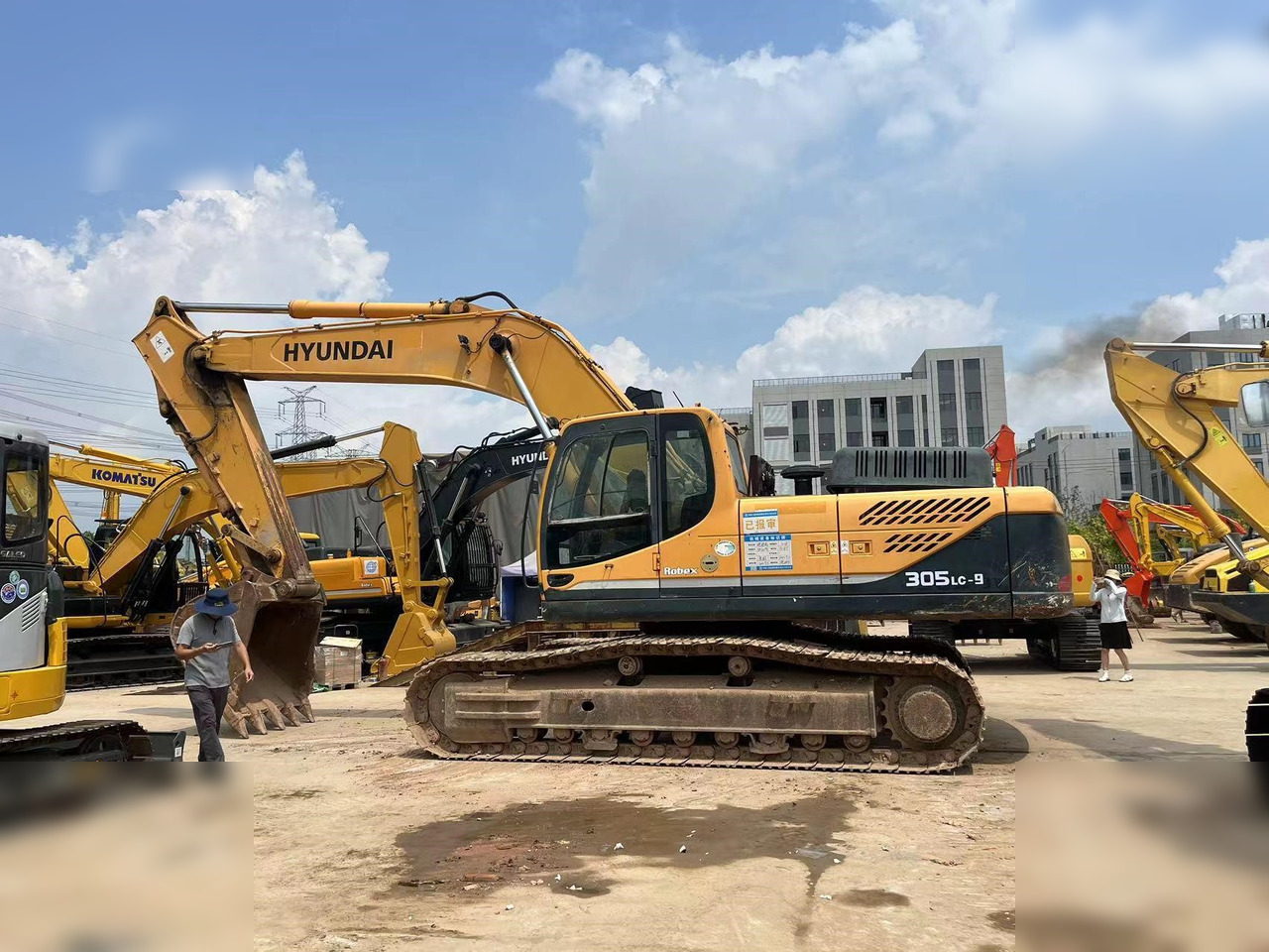 HYUNDAI ROBEX 305 LC-9T - Kāpurķēžu ekskavators: foto 1 HYUNDAI ROBEX 305 LC-9T - Kāpurķēžu ekskavators: foto 1