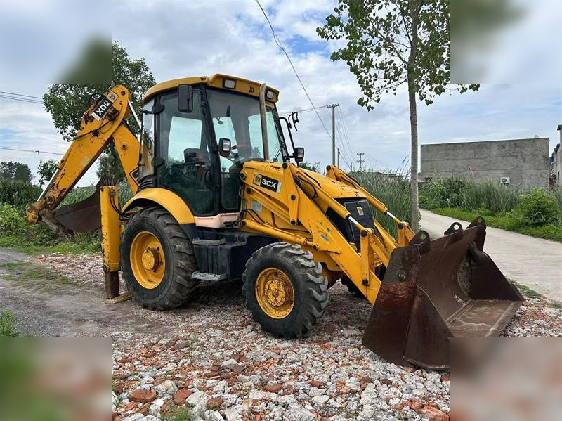 JCB 3CX - Ekskavators-iekrāvējs: foto 1 JCB 3CX - Ekskavators-iekrāvējs: foto 1