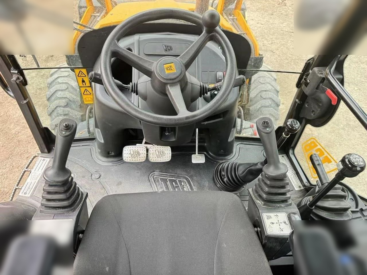 JCB 3CX - Ekskavators-iekrāvējs: foto 3 JCB 3CX - Ekskavators-iekrāvējs: foto 3
