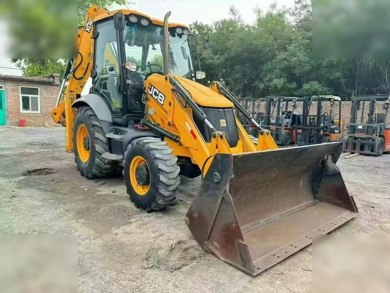 JCB 3CX - Ekskavators-iekrāvējs: foto 2 JCB 3CX - Ekskavators-iekrāvējs: foto 2