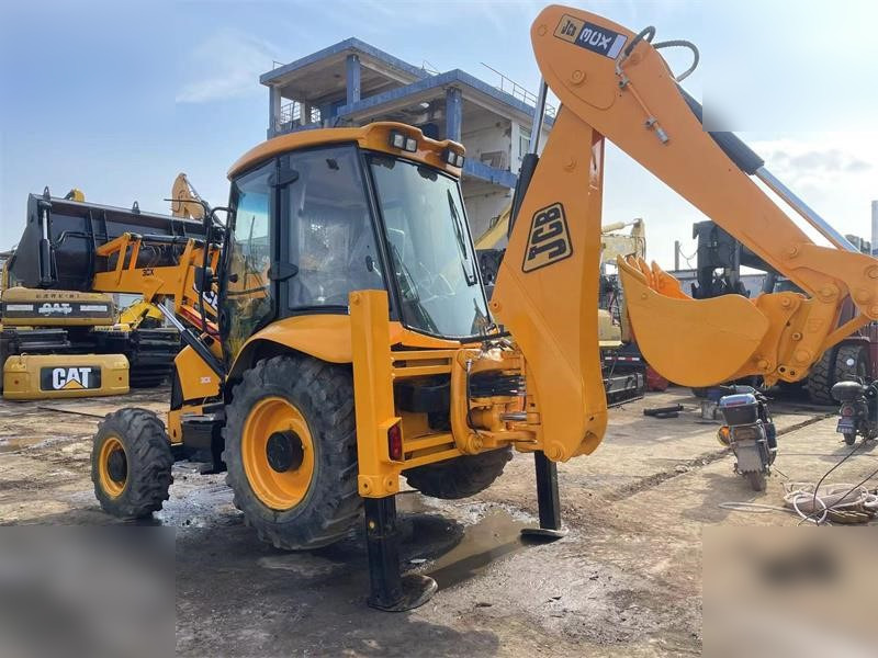 JCB 3CX - Ekskavators-iekrāvējs: foto 2 JCB 3CX - Ekskavators-iekrāvējs: foto 2