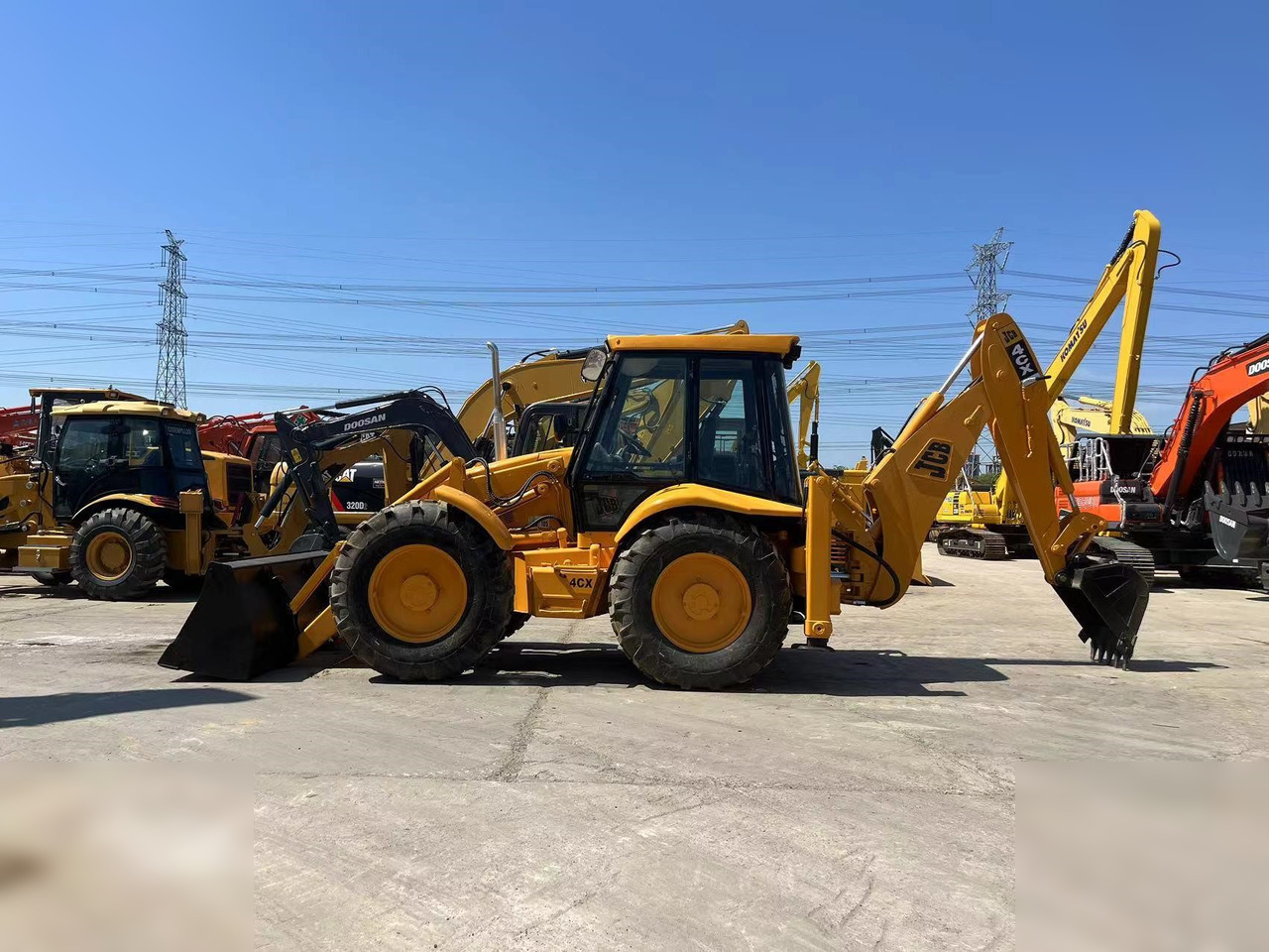 JCB 4CX - Ekskavators-iekrāvējs: foto 1 JCB 4CX - Ekskavators-iekrāvējs: foto 1