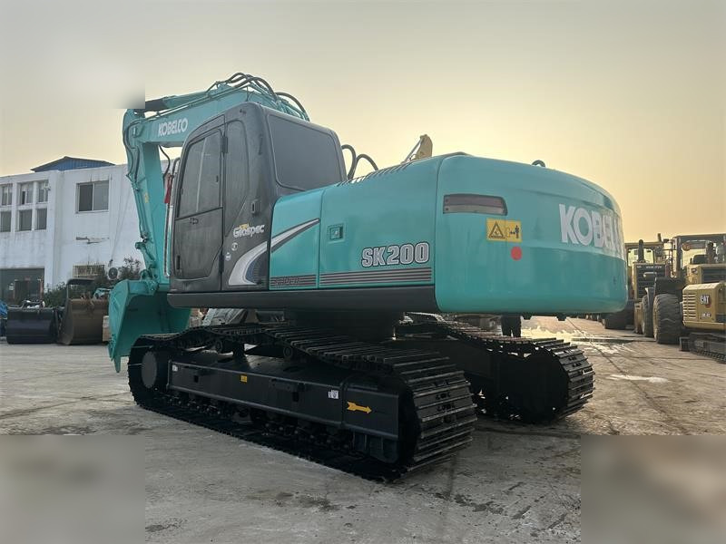 KOBELCO SK200-6E - Kāpurķēžu ekskavators: foto 3 KOBELCO SK200-6E - Kāpurķēžu ekskavators: foto 3