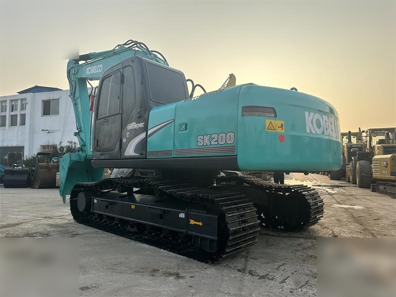 KOBELCO SK200-6E - Kāpurķēžu ekskavators: foto 3 KOBELCO SK200-6E - Kāpurķēžu ekskavators: foto 3
