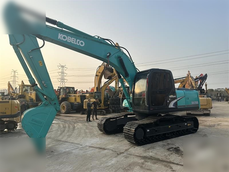 KOBELCO SK200-6E - Kāpurķēžu ekskavators: foto 2 KOBELCO SK200-6E - Kāpurķēžu ekskavators: foto 2