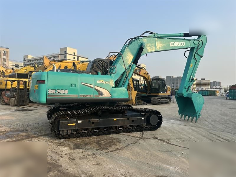 KOBELCO SK200-6E - Kāpurķēžu ekskavators: foto 1 KOBELCO SK200-6E - Kāpurķēžu ekskavators: foto 1