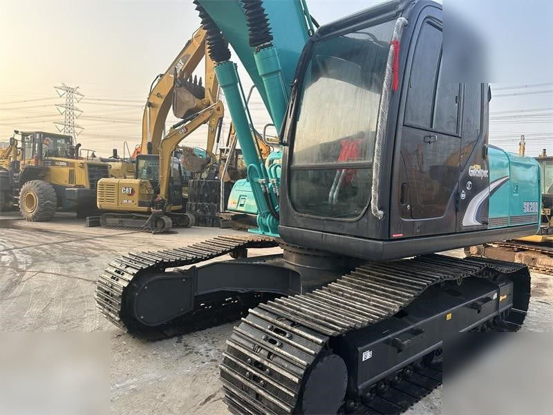 KOBELCO SK200-6E - Kāpurķēžu ekskavators: foto 4 KOBELCO SK200-6E - Kāpurķēžu ekskavators: foto 4