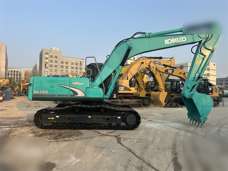 KOBELCO SK200-6E - Kāpurķēžu ekskavators: foto 1 KOBELCO SK200-6E - Kāpurķēžu ekskavators: foto 1
