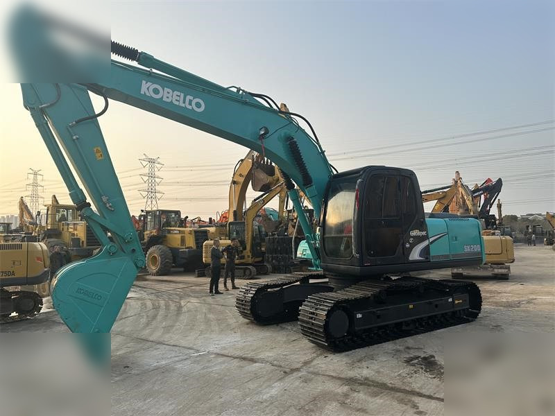 KOBELCO SK200-6E - Kāpurķēžu ekskavators: foto 2 KOBELCO SK200-6E - Kāpurķēžu ekskavators: foto 2