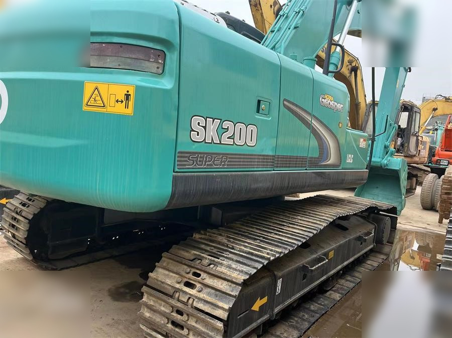 KOBELCO SK200-8 - Kāpurķēžu ekskavators: foto 1 KOBELCO SK200-8 - Kāpurķēžu ekskavators: foto 1