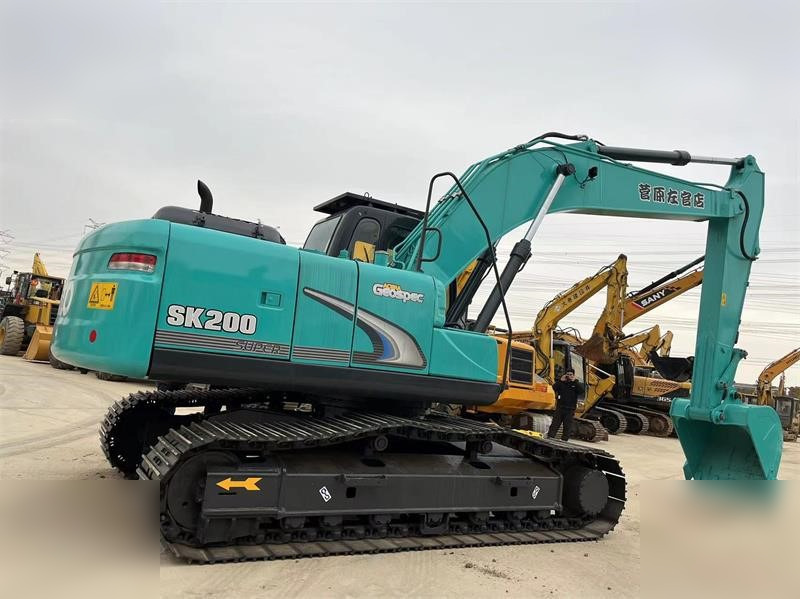 KOBELCO SK200-8 - Kāpurķēžu ekskavators: foto 2 KOBELCO SK200-8 - Kāpurķēžu ekskavators: foto 2