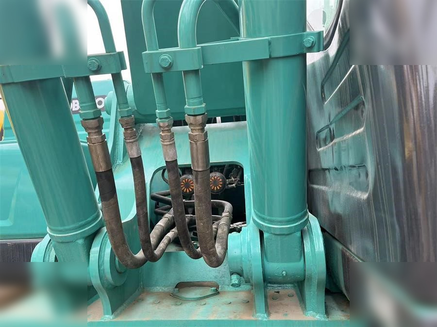 KOBELCO SK200-8 - Kāpurķēžu ekskavators: foto 4 KOBELCO SK200-8 - Kāpurķēžu ekskavators: foto 4
