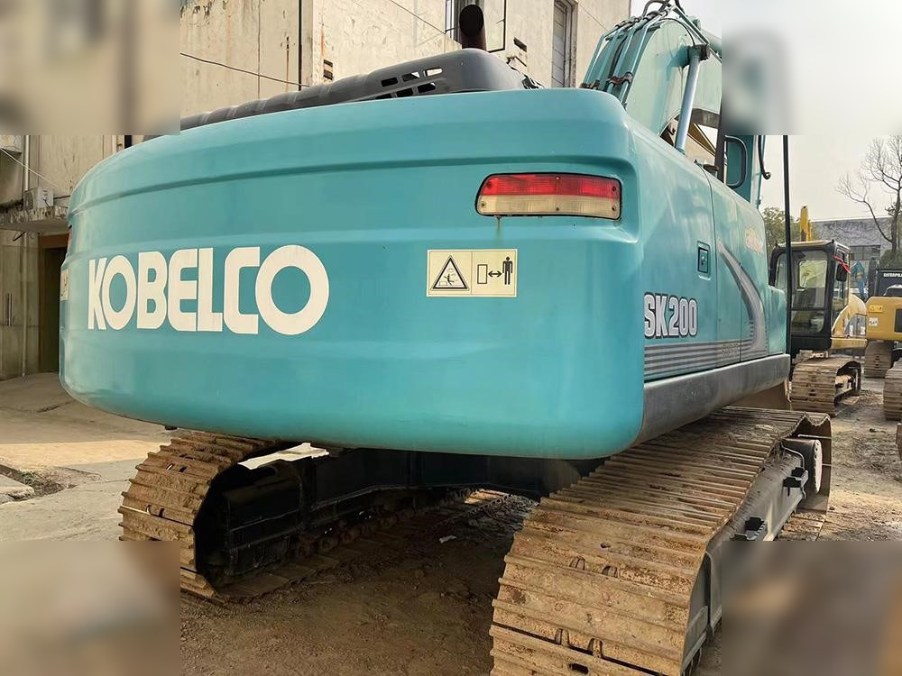 KOBELCO SK200-8 - Kāpurķēžu ekskavators: foto 5 KOBELCO SK200-8 - Kāpurķēžu ekskavators: foto 5