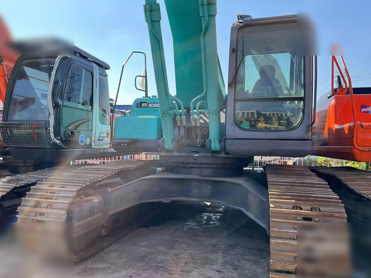 KOBELCO SK350D - Kāpurķēžu ekskavators: foto 2 KOBELCO SK350D - Kāpurķēžu ekskavators: foto 2