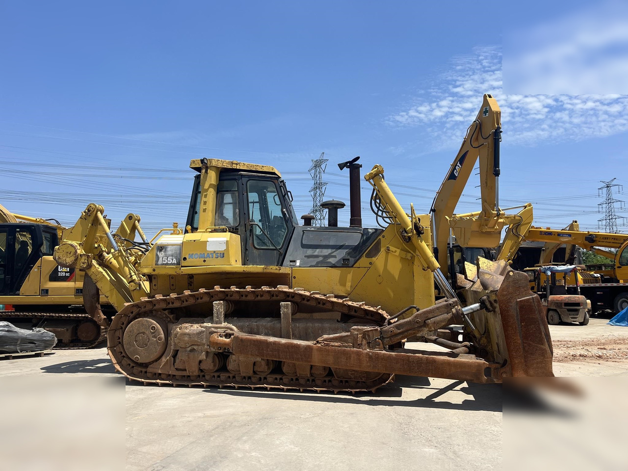 KOMATSU D155A-5 - Buldozers: foto 1 KOMATSU D155A-5 - Buldozers: foto 1