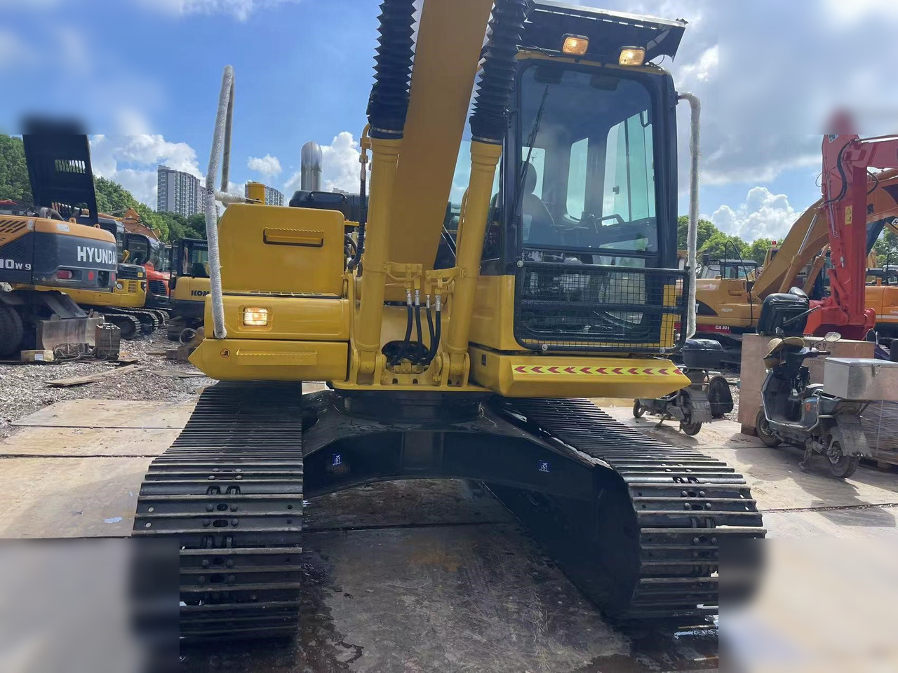 KOMATSU PC120-8 - Kāpurķēžu ekskavators: foto 4 KOMATSU PC120-8 - Kāpurķēžu ekskavators: foto 4