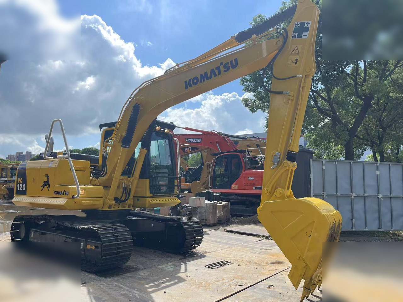 KOMATSU PC120-8 - Kāpurķēžu ekskavators: foto 3 KOMATSU PC120-8 - Kāpurķēžu ekskavators: foto 3